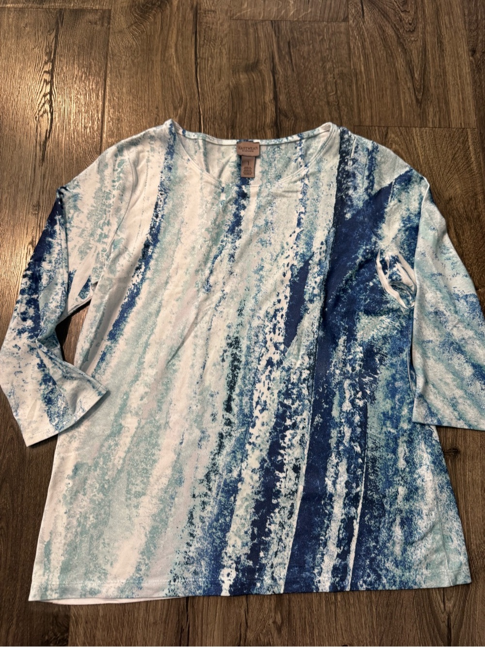 Easywear by Chicos Soft Blue Tie-Dye 3/4 sleeve top women size 1 (medium) - Picture 2 of 5